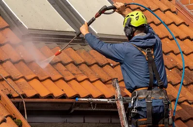Démoussage et hydrofuge de toiture à Pommeret